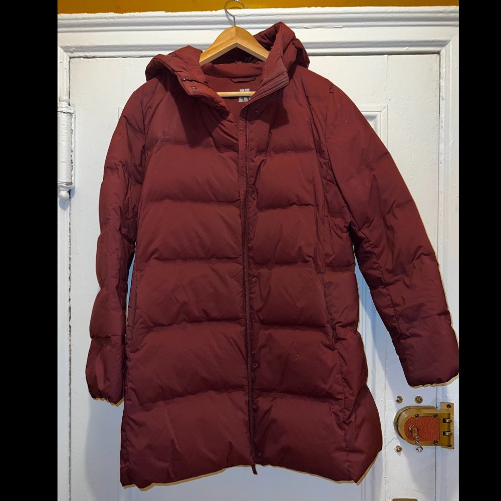 UNIQLO WOMEN ULTRA LIGHT DOWN HOODED BURGUNDY COAT - LARGE